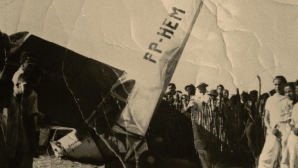 Acidente aéreo em Aracati. 1950. Acervo: Antero Pereira Filho.